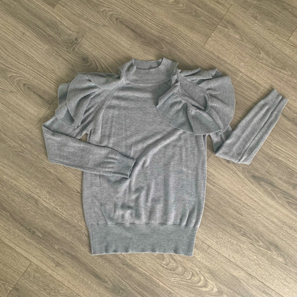 Gray cold shoulder sweater with ruffles - medium